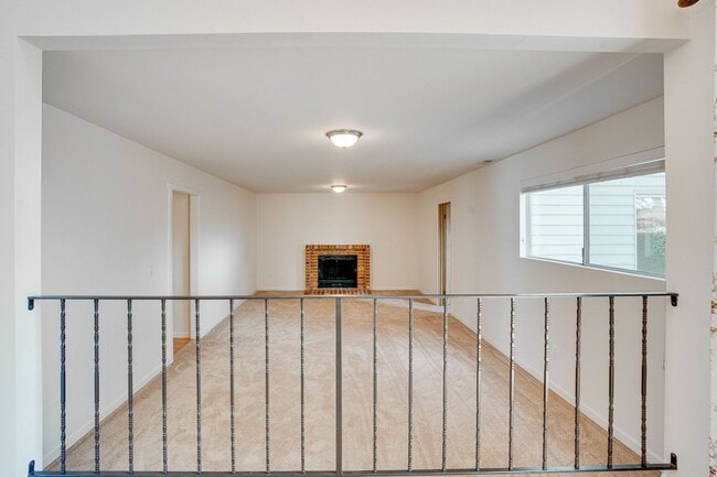 Building Photo - 4 Bedroom 2.5 Baths+ Bonus Home Office/ Woodinville $3850 per Month