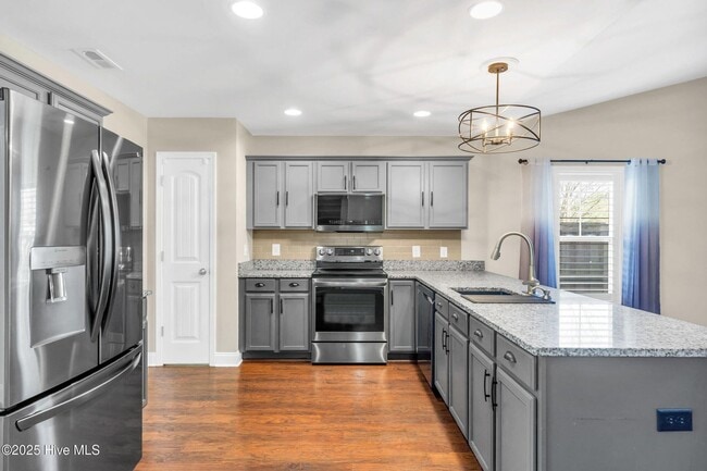 Building Photo - 3 Bed 2 Bath w/ a Bonus in Vineyard Plantation!