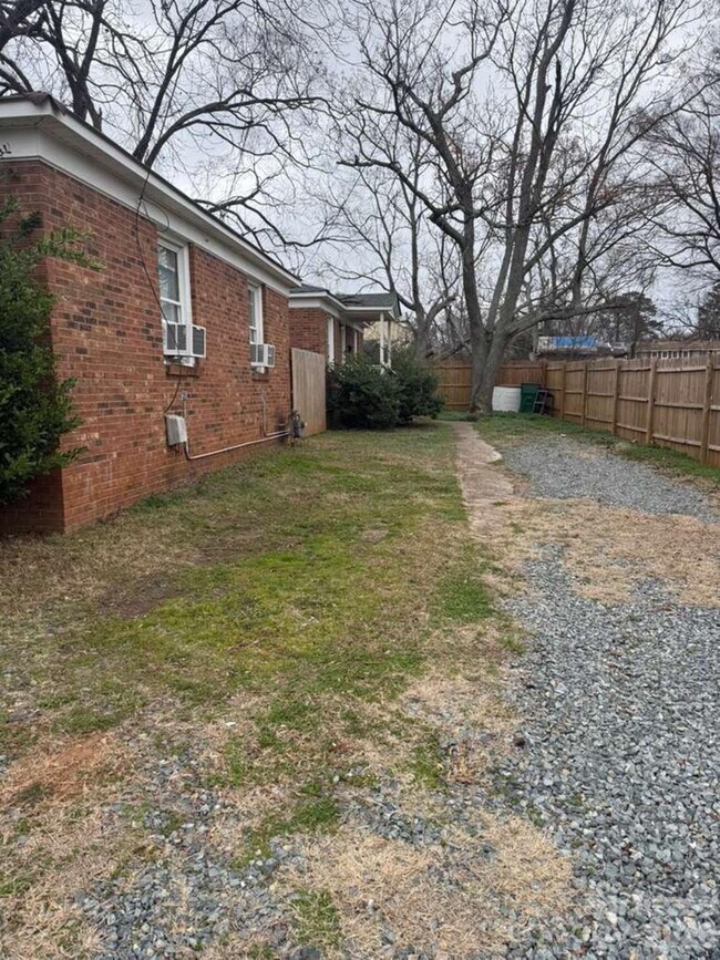 Building Photo - 316 Skyland Ave