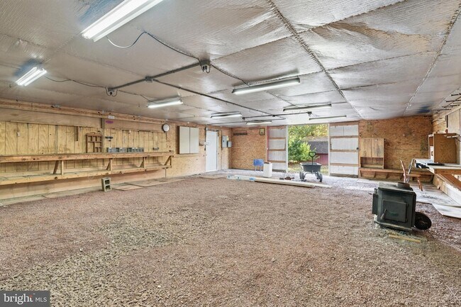 Building Photo - 218 Holly Ave