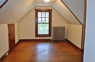 Building Photo - 412 W Foster Ave