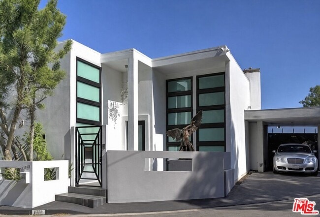 Building Photo - 8380 Hollywood Blvd