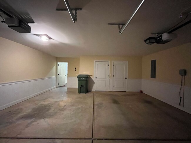 Building Photo - Riegel Pointe
