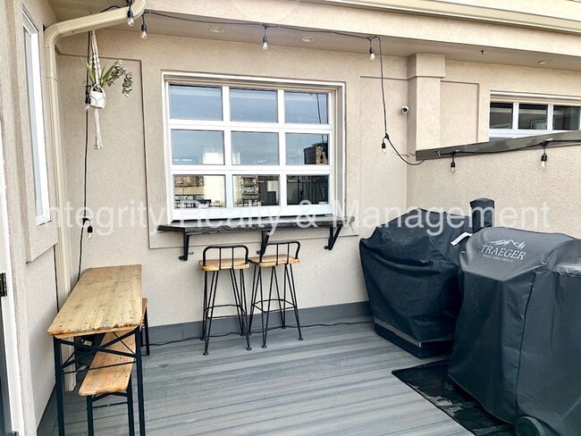 Building Photo - 5 Bed/4 Bath, 2,553 Sqft -1259 N Washingto...