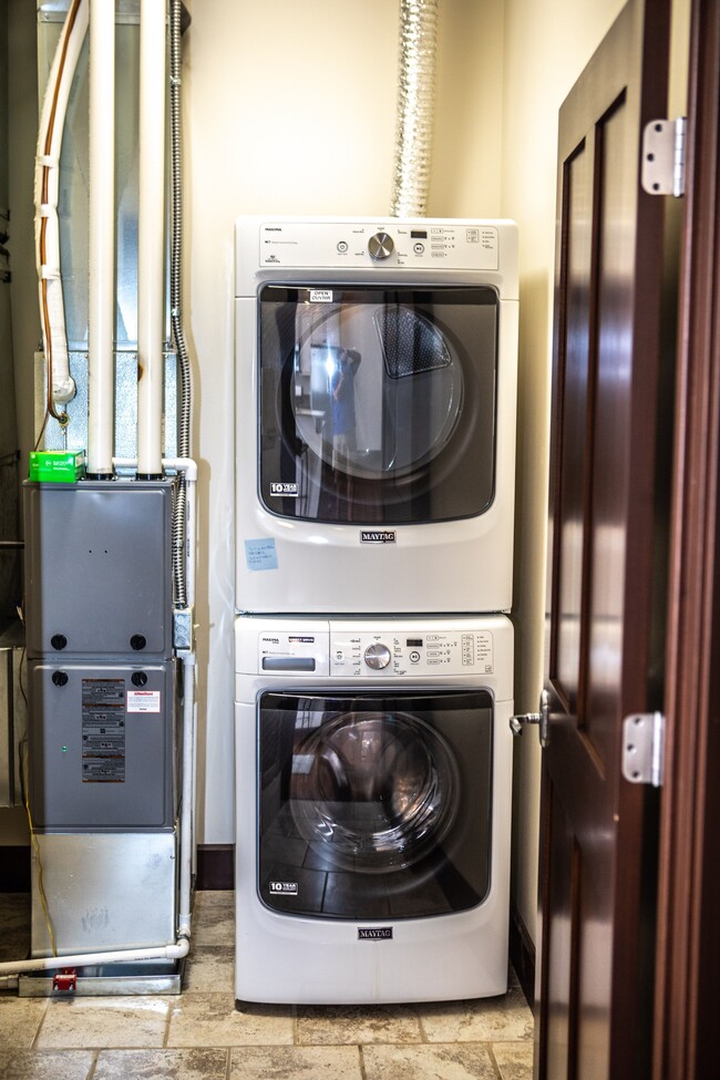 Stacked Washer & Dryer - 124 E Main St