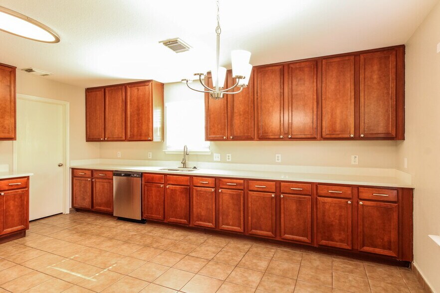 Building Photo - 29415 Legends Hill Dr