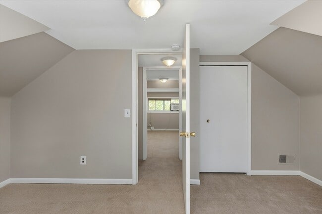 Building Photo - 712 Golf Ave