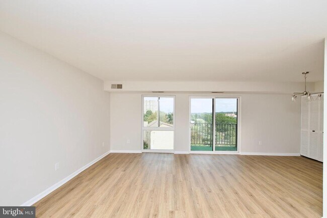 Building Photo - 6145 Edsall Rd