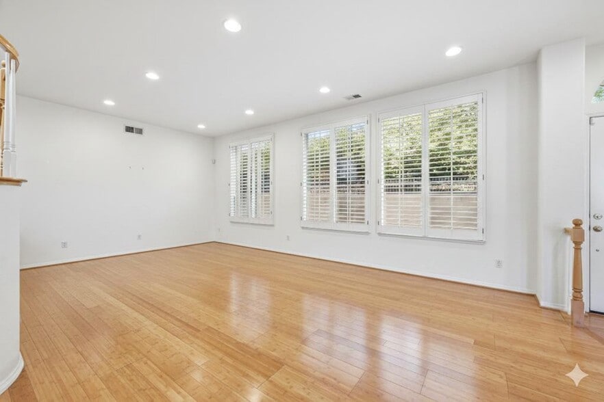 Unfurnished with AI - 8010 Gilman Ct