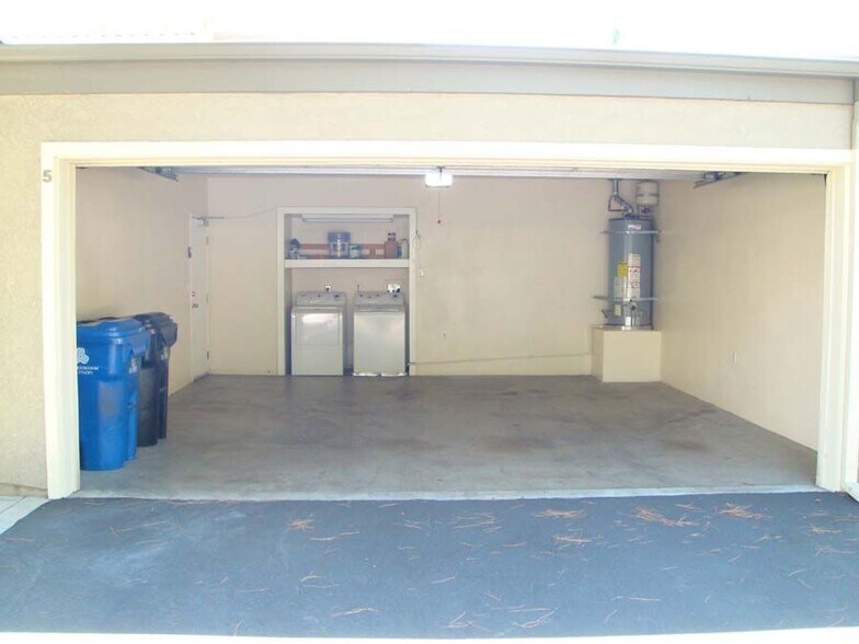 Building Photo - 15790 Midwood Dr