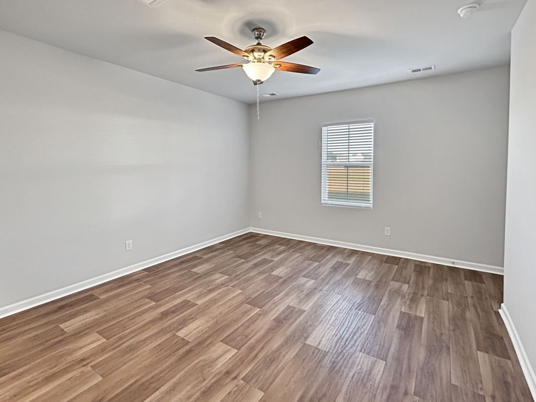 Building Photo - 367 Pine Crest View Dr