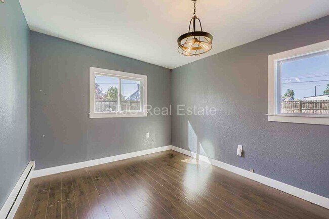 Building Photo - MOVE IN  SPECIAL