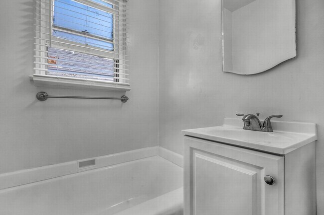 Building Photo - Excellent WeHo Location!