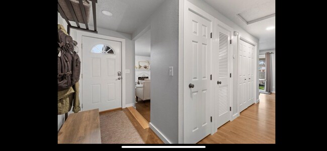 Building Photo - 746 Hemlock Ct