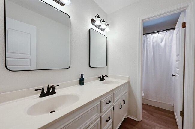 Building Photo - 1045 Hidden Hills Dr