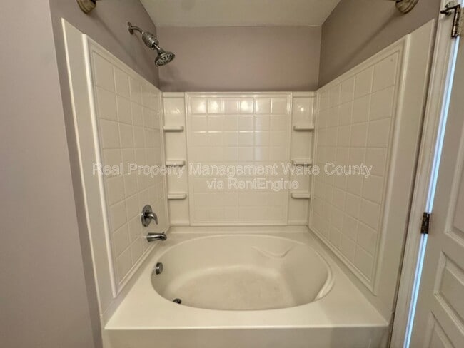 Building Photo - 826 Cupola Dr