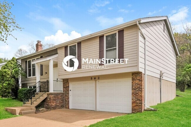 Building Photo - 3 Bedroom Pet-Friendly Home in FENTON, MO with Main Street Renewal