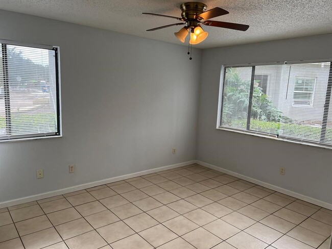 Building Photo - 2740 Oak Park Way