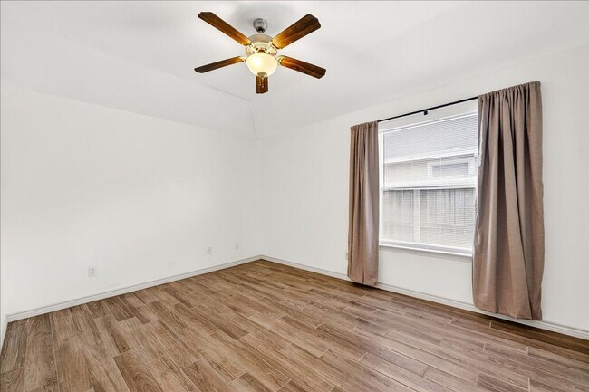 Building Photo - 2314 Blue Star Dr