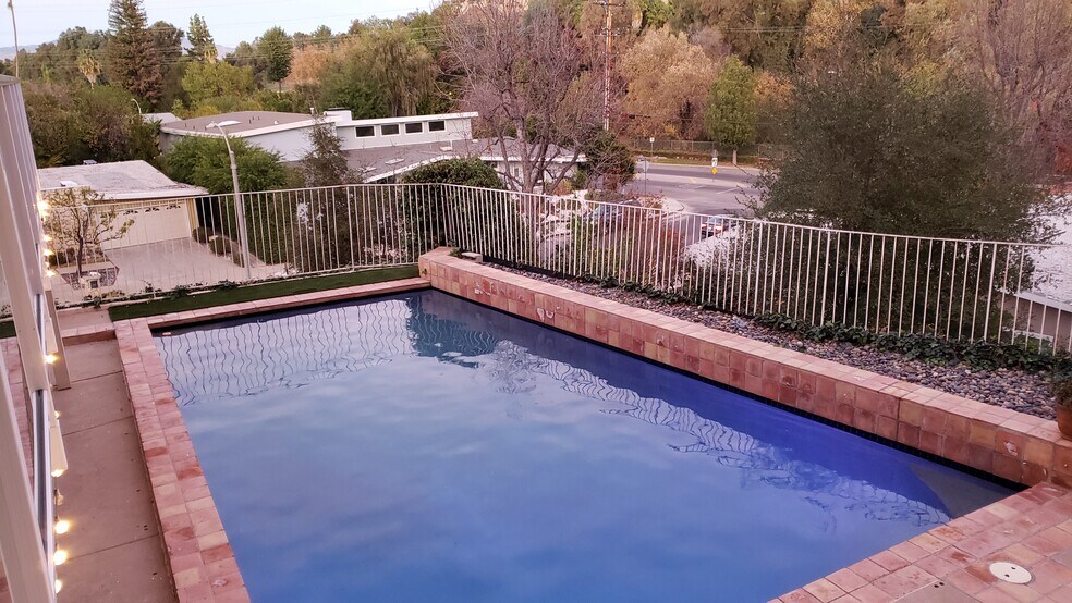 Building Photo - 18610 Paseo Nuevo Dr