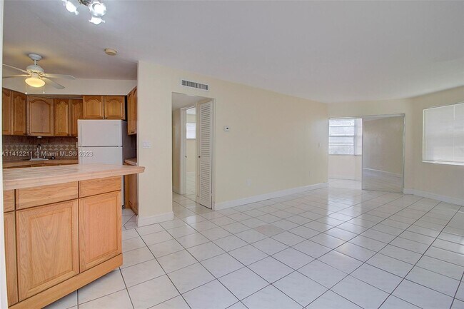 Building Photo - 1611 NE Miami Gardens Dr