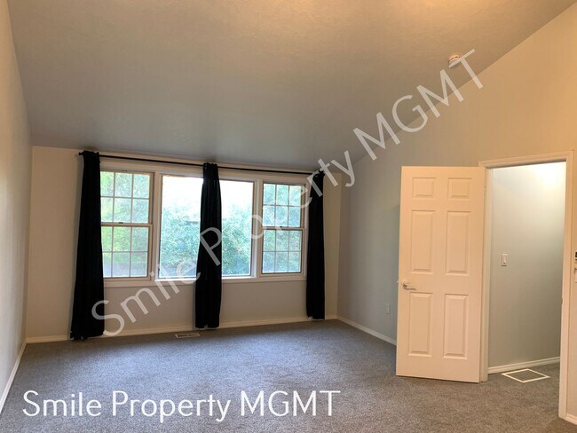 Building Photo - Spacious 5 bedrooms house in Beaverton