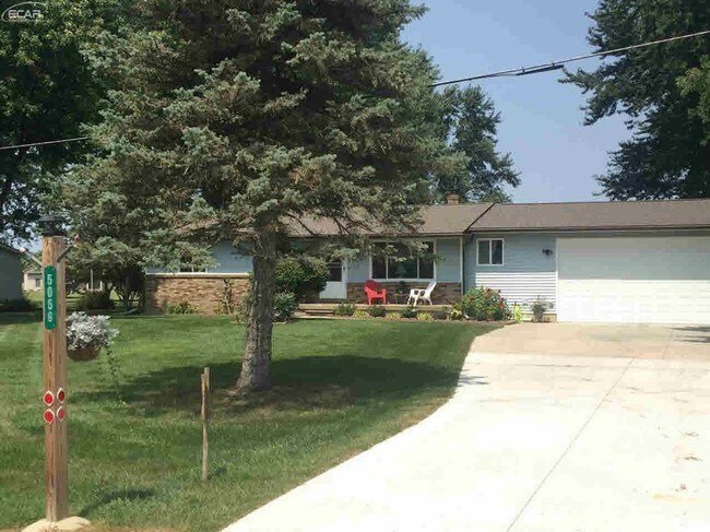 Primary Photo - 5056 W Dodge Rd
