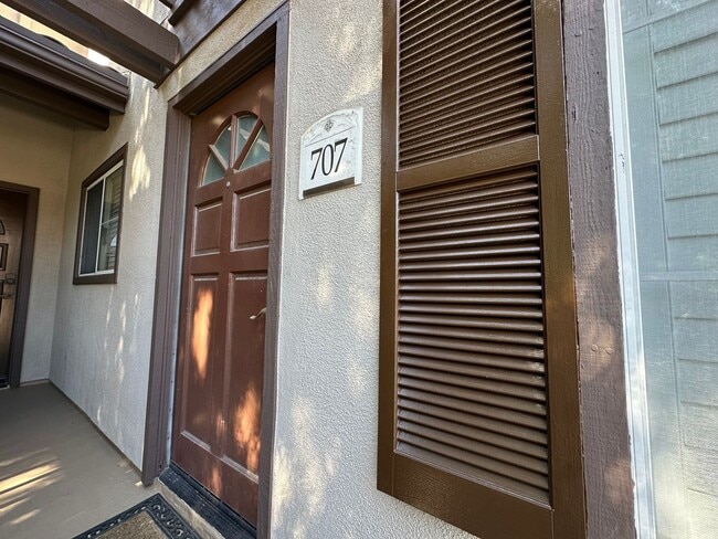 Primary Photo - Bright & Spacious 1 Bedroom Apartment in T...