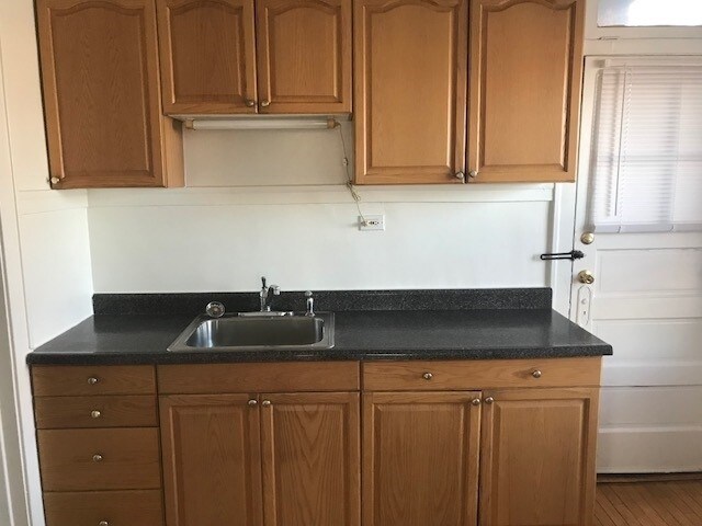 Building Photo - 534 Hinman Ave