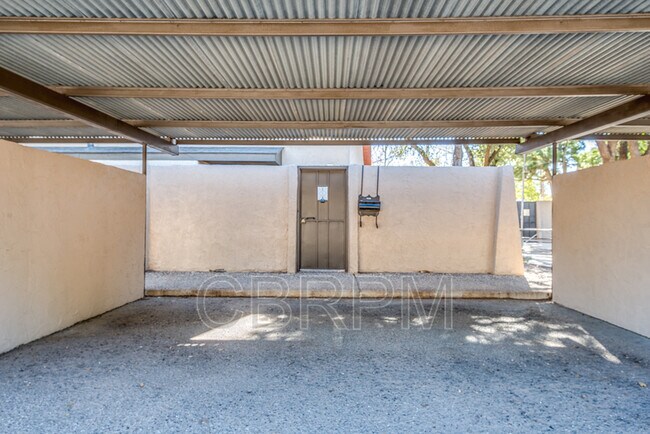 Building Photo - 5330 Kenosha Ave