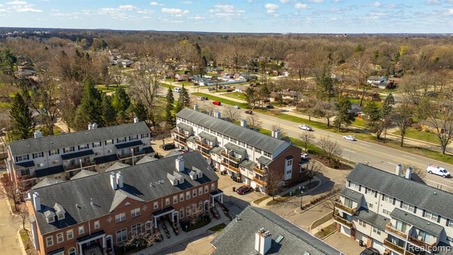 Building Photo - 16822 Farmington Rd