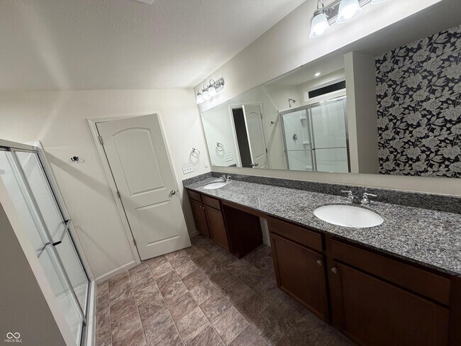 Building Photo - 15545 Westmoor Ave