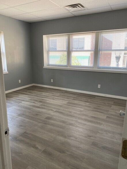 Bedroom 1 - 1314 Meridian St