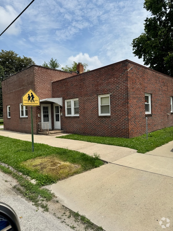 Building Photo - 630 N Chestnut St