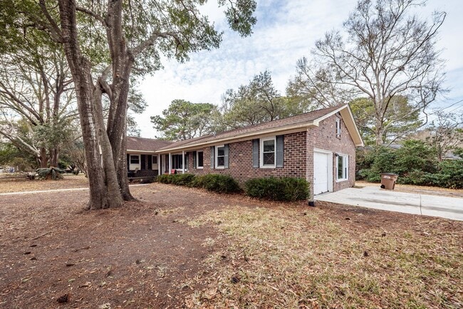 Building Photo - 4 Bedroom, 2.5 Bathroom Home on James Island