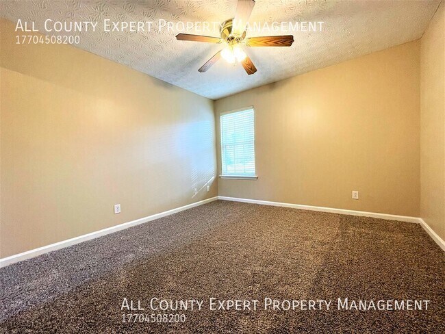 Building Photo - 520 Lazy River Ln