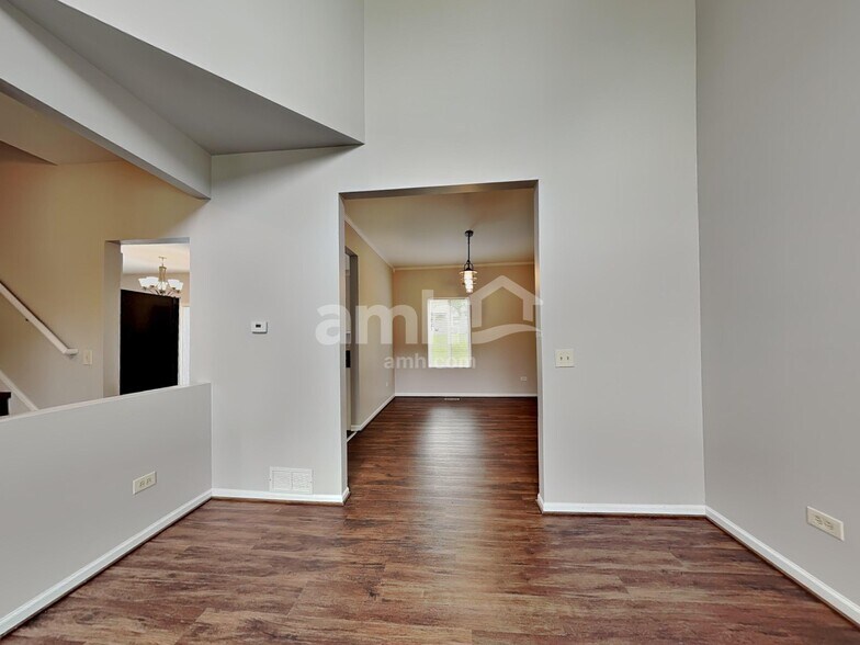 Building Photo - 8601 Sycamore Ct