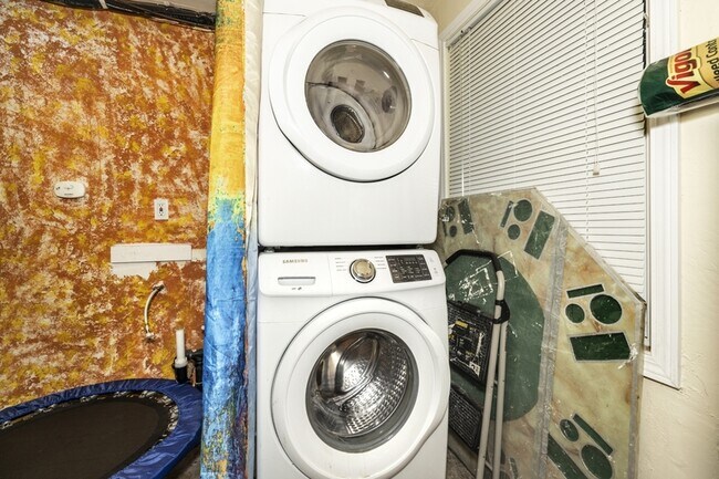 Building Photo - 3440 Oak Knoll Blvd