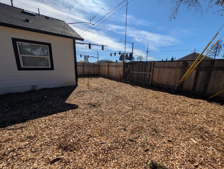 Building Photo - 3603 Sunnyview Rd NE