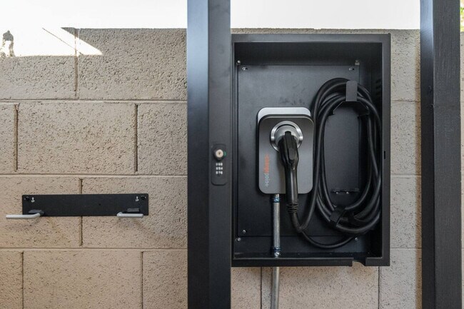 Building Photo - 6957 E Osborn Rd