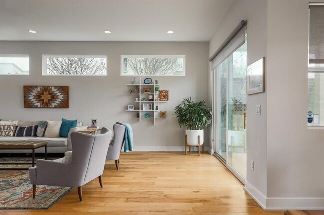 Building Photo - 7013 Boyle Dr