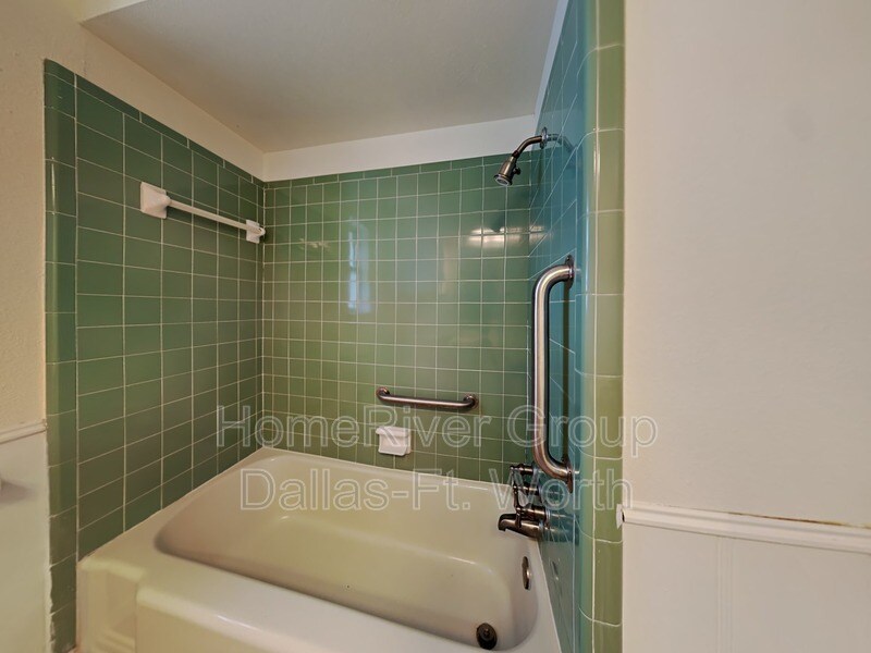 Building Photo - 1216 Glen Cove Dr