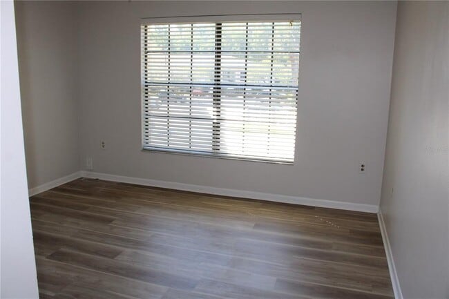 Building Photo - 3345 Crystal Ct E