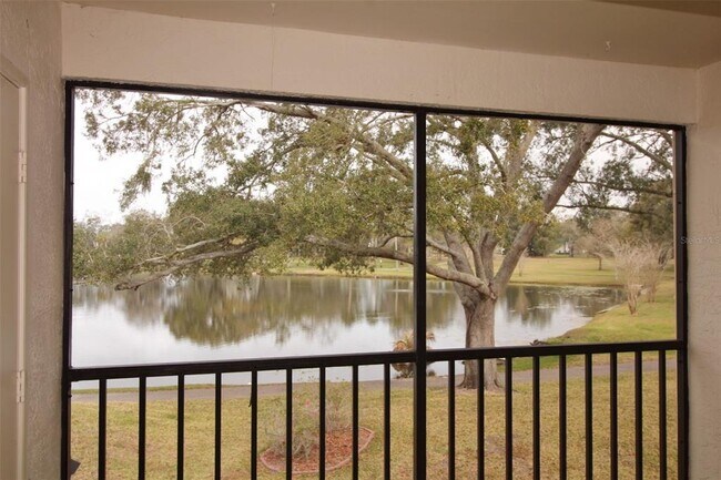 Building Photo - 3400 Crystal Ct W