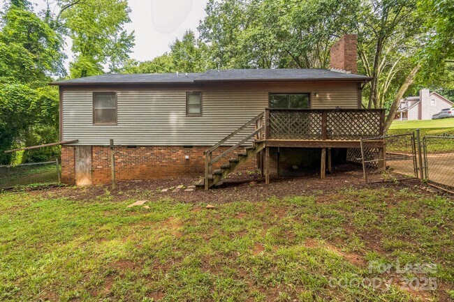 Building Photo - 2301 Wishbone Dr