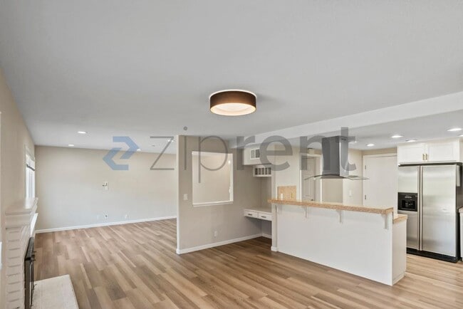 Building Photo - 2472 Camino de Jugar