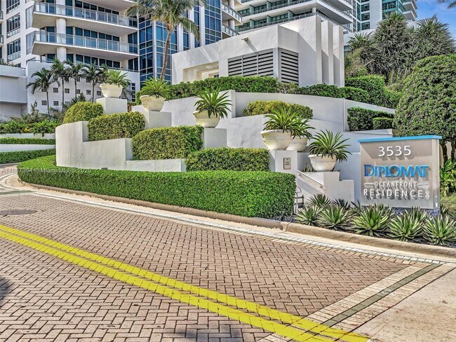 Building Photo - 3535 S Ocean Dr