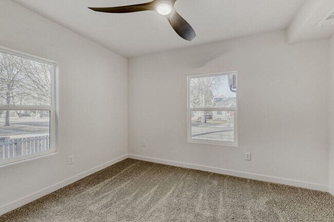 Building Photo - 946 Pratt St