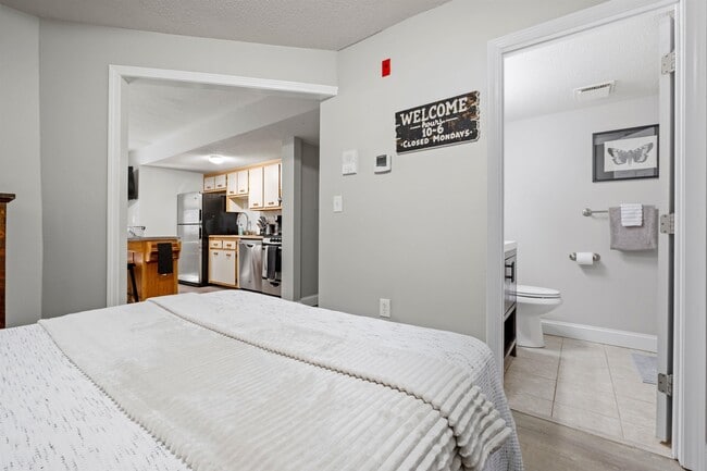 Building Photo - 5 Blackstone Dr