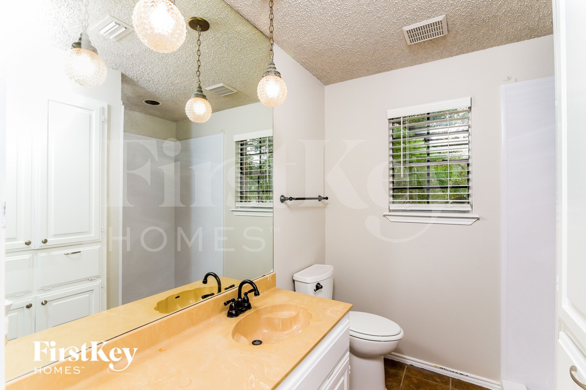 Building Photo - 303 Mountain Echo